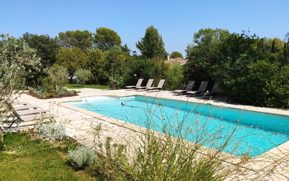 le lodge des cazarelles piscine1